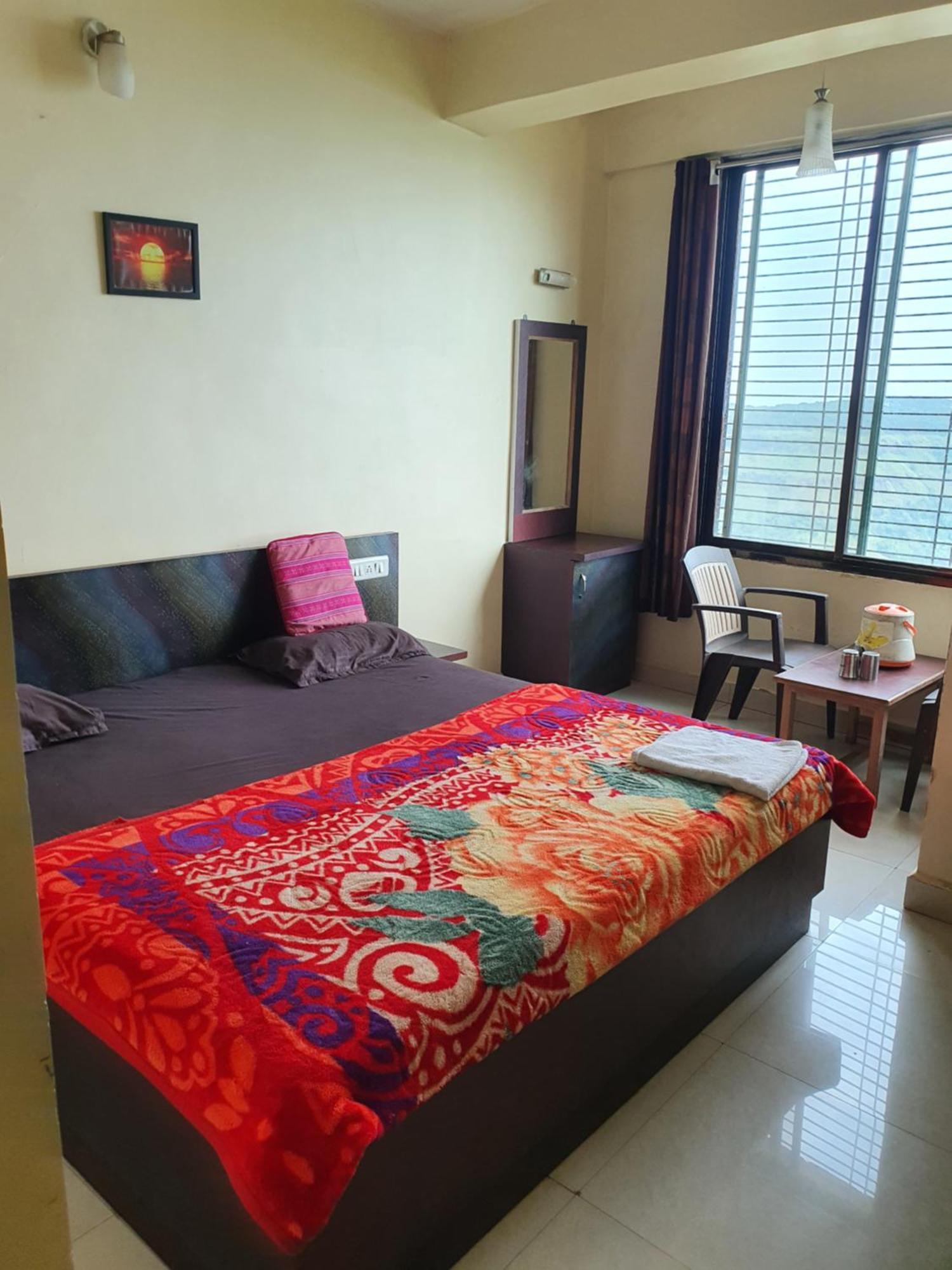Hiral Residency Hotel Матеран Екстериор снимка